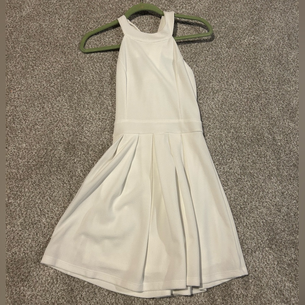 Gorgeous white dress. Lightweight and perfect for Summer. Fabulous back bow.
